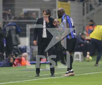 2023-01-04 - Coach Simone Inzaghi of Fc Inter and Romelo Lukaku of Fc Inter during the Italian Serie A, football match between Fc Inter and Ssc Napoli on Jannuary 04, 2023 at San Siro Stadium, Milan, Italy. Photo Nderim Kaceli - INTER - FC INTERNAZIONALE VS SSC NAPOLI - ITALIAN SERIE A - SOCCER