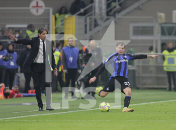 2023-01-04 - Coach Simone Inzaghi of Fc Inter and Nicolo Barrella of Fc Inter during the Italian Serie A, football match between Fc Inter and Ssc Napoli on Jannuary 04, 2023 at San Siro Stadium, Milan, Italy. Photo Nderim Kaceli - INTER - FC INTERNAZIONALE VS SSC NAPOLI - ITALIAN SERIE A - SOCCER