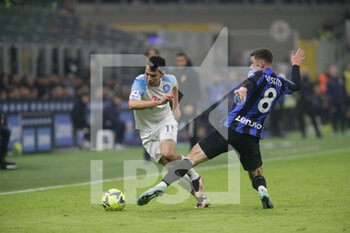 2023-01-04 - Giacomo Raspadori of SSC Napoli and Robin Gosens of Fc Inter during the Italian Serie A, football match between Fc Inter and Ssc Napoli on Jannuary 04, 2023 at San Siro Stadium, Milan, Italy. Photo Nderim Kaceli - INTER - FC INTERNAZIONALE VS SSC NAPOLI - ITALIAN SERIE A - SOCCER