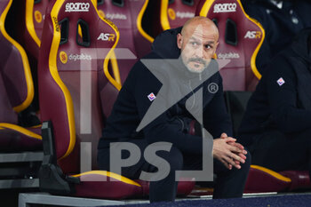 2023-01-15 - Vincenzo Italiano head coach of Fiorentina looks on during the Italian championship Serie A football match between AS Roma and ACF Fiorentina on January 15, 2023 at Stadio Olimpico in Rome, Italy - FOOTBALL - ITALIAN CHAMP - AS ROMA V FIORENTINA - ITALIAN SERIE A - SOCCER