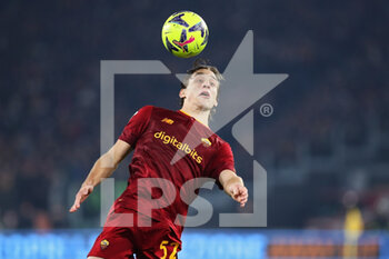 2023-01-15 - Edoardo Bove of Roma in action during the Italian championship Serie A football match between AS Roma and ACF Fiorentina on January 15, 2023 at Stadio Olimpico in Rome, Italy - FOOTBALL - ITALIAN CHAMP - AS ROMA V FIORENTINA - ITALIAN SERIE A - SOCCER