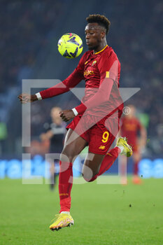 2023-01-15 - Tammy Abraham of Roma in action during the Italian championship Serie A football match between AS Roma and ACF Fiorentina on January 15, 2023 at Stadio Olimpico in Rome, Italy - FOOTBALL - ITALIAN CHAMP - AS ROMA V FIORENTINA - ITALIAN SERIE A - SOCCER