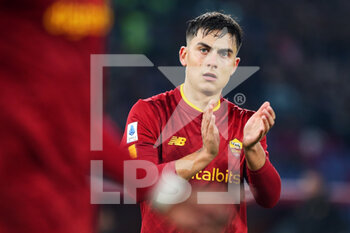 2023-01-15 - Paulo Dybala of Roma greets during the Italian championship Serie A football match between AS Roma and ACF Fiorentina on January 15, 2023 at Stadio Olimpico in Rome, Italy - FOOTBALL - ITALIAN CHAMP - AS ROMA V FIORENTINA - ITALIAN SERIE A - SOCCER
