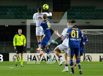 2023-02-27 - Arthur Cabral(Fiorentina) and Isak Hien(Hellas Verona) - HELLAS VERONA FC VS ACF FIORENTINA - ITALIAN SERIE A - SOCCER