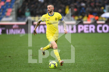 2023-02-26 - Marcelo Brozovic (Inter) in action - BOLOGNA FC VS INTER - FC INTERNAZIONALE - ITALIAN SERIE A - SOCCER