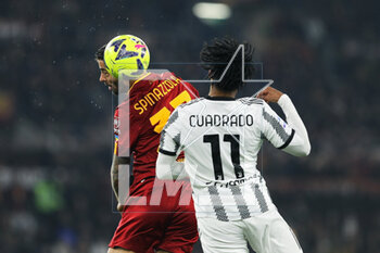05/03/2023 - Leonardo Spinazzola of Roma (L) goes for a header with Juan Cuadrado of Juventus (R) during the Italian championship Serie A football match between AS Roma and Juventus FC on March 5, 2023 at Stadio Olimpico in Rome, Italy - FOOTBALL - ITALIAN CHAMP - ROMA V JUVENTUS - SERIE A - CALCIO