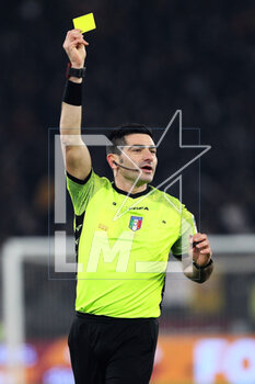 05/03/2023 - Fabio Maresca referee shows yellow card during the Italian championship Serie A football match between AS Roma and Juventus FC on March 5, 2023 at Stadio Olimpico in Rome, Italy - FOOTBALL - ITALIAN CHAMP - ROMA V JUVENTUS - SERIE A - CALCIO