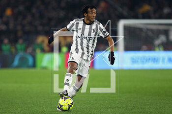 2023-03-05 - Juan Cuadrado of Juventus in action during the Italian championship Serie A football match between AS Roma and Juventus FC on March 5, 2023 at Stadio Olimpico in Rome, Italy - FOOTBALL - ITALIAN CHAMP - ROMA V JUVENTUS - ITALIAN SERIE A - SOCCER