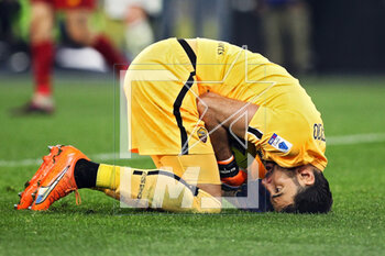 05/03/2023 - Rui Patricio goalkeeper of Roma holds the ball during the Italian championship Serie A football match between AS Roma and Juventus FC on March 5, 2023 at Stadio Olimpico in Rome, Italy - FOOTBALL - ITALIAN CHAMP - ROMA V JUVENTUS - SERIE A - CALCIO