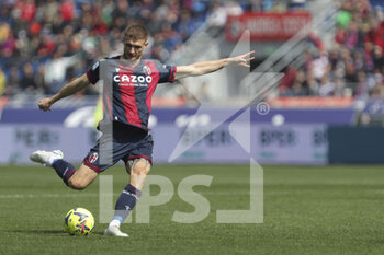 2023-04-02 - Stephan Posch (Bologna) shoots and scores a goal - BOLOGNA FC VS UDINESE CALCIO - ITALIAN SERIE A - SOCCER