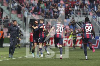 2023-04-02 - Stephan Posch (Bologna) celebrates the goal scored with Roberto Soriano and Tiago Motta - BOLOGNA FC VS UDINESE CALCIO - ITALIAN SERIE A - SOCCER