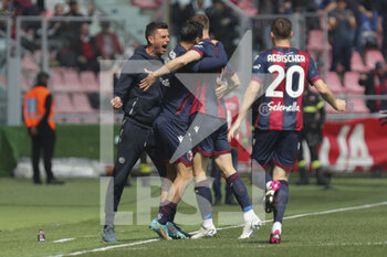 2023-04-02 - Stephan Posch (Bologna) celebrates the goal scored with his team and Tiago Motta  - BOLOGNA FC VS UDINESE CALCIO - ITALIAN SERIE A - SOCCER