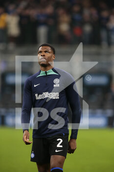 2023-03-19 - Denzel Dumfries of FC Internazionale warming up during the Italian Serie A football match between Fc Internazionale and Juventus Fc, on 19 March 2023 at Stadio Giuseppe Meazza, San Siro, Milan, Italy. Photo Nderim Kaceli - INTER - FC INTERNAZIONALE VS JUVENTUS FC - ITALIAN SERIE A - SOCCER