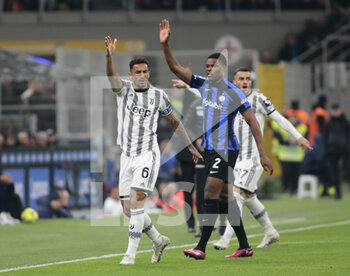 2023-03-19 - Danilo of Juventus and Denzel Dumfries of FC Internazionale during the Italian Serie A football match between Fc Internazionale and Juventus Fc, on 19 March 2023 at Stadio Giuseppe Meazza, San Siro, Milan, Italy. Photo Nderim Kaceli - INTER - FC INTERNAZIONALE VS JUVENTUS FC - ITALIAN SERIE A - SOCCER