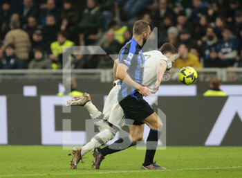 2023-03-19 - Dusan Vlahovic of Juventus and Stefan de Vrij of FC Internazionale during the Italian Serie A football match between Fc Internazionale and Juventus Fc, on 19 March 2023 at Stadio Giuseppe Meazza, San Siro, Milan, Italy. Photo Nderim Kaceli - INTER - FC INTERNAZIONALE VS JUVENTUS FC - ITALIAN SERIE A - SOCCER