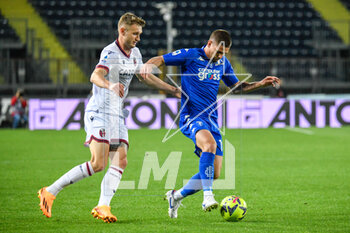 2023-05-04 - Empoli’s Razvan Marin hampered by Bologna's Michel Aebischer - EMPOLI FC VS BOLOGNA FC - ITALIAN SERIE A - SOCCER