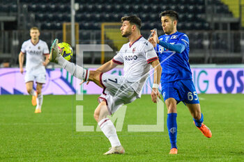 2023-05-04 - Bologna's Riccardo Orsolini fights for the ball against Empoli’s Fabiano Parisi - EMPOLI FC VS BOLOGNA FC - ITALIAN SERIE A - SOCCER