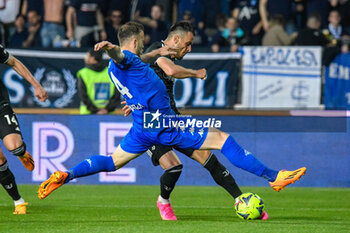 2023-05-22 - Juventus's Filip Kostic shots on goal against Empoli's Ardian Ismajili - EMPOLI FC VS JUVENTUS FC - ITALIAN SERIE A - SOCCER