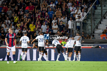 2023-08-21 - Milan's Olivier Giroud celebrates after scoring a goal with teammates - BOLOGNA FC VS AC MILAN - ITALIAN SERIE A - SOCCER