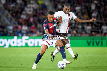 2023-08-21 - Bologna's Dan Ndoye in action against Milan's Rafael Leao - BOLOGNA FC VS AC MILAN - ITALIAN SERIE A - SOCCER