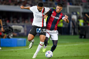 2023-08-21 - Milan's Ruben Loftus-Cheek in action against Bologna's Nicolas Dominguez - BOLOGNA FC VS AC MILAN - ITALIAN SERIE A - SOCCER