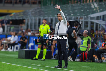 2023-08-19 - Simone Inzaghi Head Coach of FC Internazionale greets the fans during Serie A 2023/24 football match between FC Internazionale and AC Monza at Giuseppe Meazza Stadium, Milan, Italy on August 19, 2023 - INTER - FC INTERNAZIONALE VS AC MONZA - ITALIAN SERIE A - SOCCER