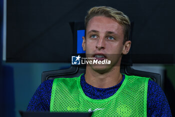 2023-08-19 - Davide Frattesi of FC Internazionale looks on during Serie A 2023/24 football match between FC Internazionale and AC Monza at Giuseppe Meazza Stadium, Milan, Italy on August 19, 2023 - INTER - FC INTERNAZIONALE VS AC MONZA - ITALIAN SERIE A - SOCCER