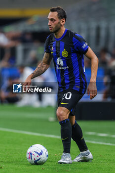 2023-08-19 - Hakan Calhanoglu of FC Internazionale in action during Serie A 2023/24 football match between FC Internazionale and AC Monza at Giuseppe Meazza Stadium, Milan, Italy on August 19, 2023 - INTER - FC INTERNAZIONALE VS AC MONZA - ITALIAN SERIE A - SOCCER