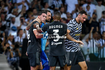2023-08-20 - Juventus's Dusan Vlahovic celebrates after scoring a goal with teammates - UDINESE CALCIO VS JUVENTUS FC - ITALIAN SERIE A - SOCCER