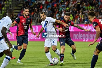 2023-08-28 - Henrikh Mkhitaryan of Inter FC, Nahitan Nandez of Cagliari Calcio - CAGLIARI CALCIO VS INTER - FC INTERNAZIONALE - ITALIAN SERIE A - SOCCER