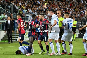 2023-08-28 - Micheal Fabbri, Arbitro, Referee, Henrikh Mkhitaryan of Inter FC - CAGLIARI CALCIO VS INTER - FC INTERNAZIONALE - ITALIAN SERIE A - SOCCER