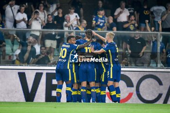 2023-08-26 - Verona's Ondrej Duda celebrates after scoring a goal with teammates - HELLAS VERONA FC VS AS ROMA - ITALIAN SERIE A - SOCCER