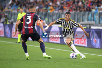 2023-08-27 - Andrea Cambiaso (Juventus FC) vs Stefan Posch (Bologna FC) - JUVENTUS FC VS BOLOGNA FC - ITALIAN SERIE A - SOCCER