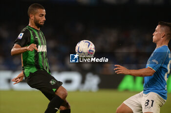 2023-08-27 - Giacomo Raspadori of SSC Napoli competes for the ball with Martin Erlic of U.S. Sassuolo during Serie A between SSC Napoli vs US Sassuolo at Diego Armando Maradona Stadium - SSC NAPOLI VS US SASSUOLO - ITALIAN SERIE A - SOCCER