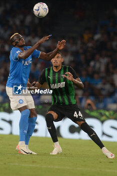 2023-08-27 - Victor Osimen of SSC Napoli competes for the ball with during Serie A between SSC Napoli vs US Sassuolo at Diego Armando Maradona Stadium - SSC NAPOLI VS US SASSUOLO - ITALIAN SERIE A - SOCCER