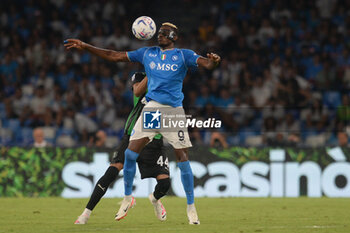 2023-08-27 - Victor Osimen of SSC Napoli competes for the ball with during Serie A between SSC Napoli vs US Sassuolo at Diego Armando Maradona Stadium - SSC NAPOLI VS US SASSUOLO - ITALIAN SERIE A - SOCCER
