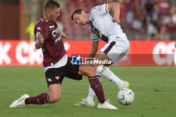 2023-08-28 - Lorenzo Pirola of US Salernitana 1919 competes for the ball with Florian Thauvin of Udinese Calcio during Serie A between US Salernitana 1919 vs Udinese Calcio at Arechi Stadium - US SALERNITANA VS UDINESE CALCIO - ITALIAN SERIE A - SOCCER