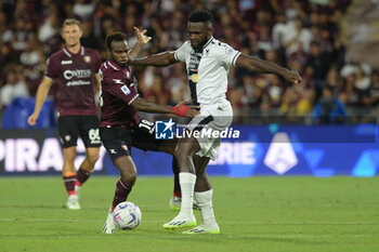 2023-08-28 - Isaac Success of Udinese Calcio competes for the ball with Lassana Coulibaly of US Salernitana 1919 during Serie A between US Salernitana 1919 vs Udinese Calcio at Arechi Stadium - US SALERNITANA VS UDINESE CALCIO - ITALIAN SERIE A - SOCCER