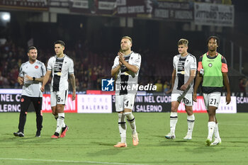 2023-08-28 - the Udinese players thank the fans at the end of the match during Serie A between US Salernitana 1919 vs Udinese Calcio at Arechi Stadium - US SALERNITANA VS UDINESE CALCIO - ITALIAN SERIE A - SOCCER