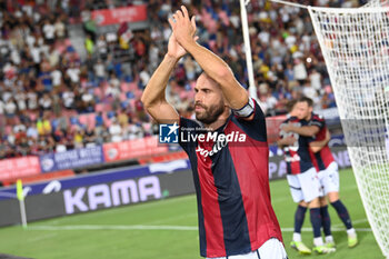2023-09-02 - Lorenzo De Silvestri greets Bologna Fc supporters - BOLOGNA FC VS CAGLIARI CALCIO - ITALIAN SERIE A - SOCCER