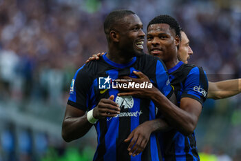 2023-09-03 - Marcus Thuram of FC Internazionale celebrates with his teammates after scoring a goal during Serie A 2023/24 football match between FC Internazionale and ACF Fiorentina at Giuseppe Meazza Stadium, Milan, Italy on September 03, 2023 - INTER - FC INTERNAZIONALE VS ACF FIORENTINA - ITALIAN SERIE A - SOCCER