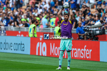 2023-09-03 - Pietro Terracciano of ACF Fiorentina warms up during Serie A 2023/24 football match between FC Internazionale and ACF Fiorentina at Giuseppe Meazza Stadium, Milan, Italy on September 03, 2023 - INTER - FC INTERNAZIONALE VS ACF FIORENTINA - ITALIAN SERIE A - SOCCER