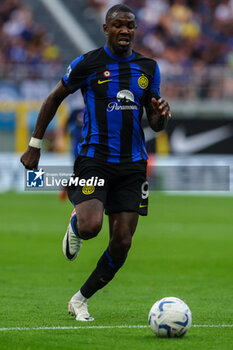 2023-09-03 - Marcus Thuram of FC Internazionale seen in action during Serie A 2023/24 football match between FC Internazionale and ACF Fiorentina at Giuseppe Meazza Stadium, Milan, Italy on September 03, 2023 - INTER - FC INTERNAZIONALE VS ACF FIORENTINA - ITALIAN SERIE A - SOCCER