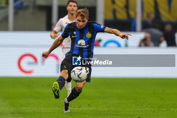 2023-09-03 - Nicolo Barella of FC Internazionale seen in action during Serie A 2023/24 football match between FC Internazionale and ACF Fiorentina at Giuseppe Meazza Stadium, Milan, Italy on September 03, 2023 - INTER - FC INTERNAZIONALE VS ACF FIORENTINA - ITALIAN SERIE A - SOCCER