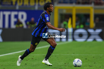 2023-09-03 - Juan Cuadrado of FC Internazionale seen in action during Serie A 2023/24 football match between FC Internazionale and ACF Fiorentina at Giuseppe Meazza Stadium, Milan, Italy on September 03, 2023 - INTER - FC INTERNAZIONALE VS ACF FIORENTINA - ITALIAN SERIE A - SOCCER