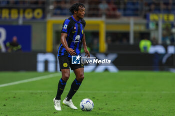 2023-09-03 - Juan Cuadrado of FC Internazionale seen in action during Serie A 2023/24 football match between FC Internazionale and ACF Fiorentina at Giuseppe Meazza Stadium, Milan, Italy on September 03, 2023 - INTER - FC INTERNAZIONALE VS ACF FIORENTINA - ITALIAN SERIE A - SOCCER