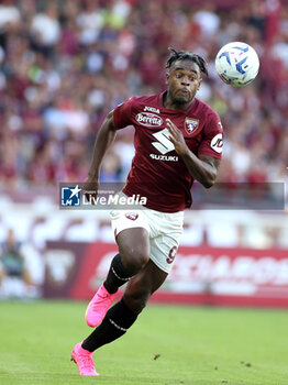 2023-09-03 - Duvan Zapata (Torino FC) controls the ball - TORINO FC VS GENOA CFC - ITALIAN SERIE A - SOCCER