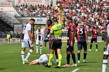 2023-09-17 - Mateusz Wieteska of Cagliari Calcio, Daniele Doveri, Arbitro, Referee - CAGLIARI CALCIO VS UDINESE CALCIO - ITALIAN SERIE A - SOCCER