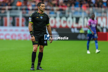 2023-09-23 - Referee Fabio Maresca seen in action during Serie A 2023/24 football match between AC Milan and Hellas Verona FC at San Siro Stadium, Milan, Italy on September 23, 2023 - AC MILAN VS HELLAS VERONA FC - ITALIAN SERIE A - SOCCER