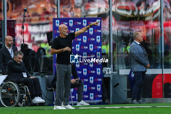 2023-09-23 - Stefano Pioli Head Coach of AC Milan gestures during Serie A 2023/24 football match between AC Milan and Hellas Verona FC at San Siro Stadium, Milan, Italy on September 23, 2023 - AC MILAN VS HELLAS VERONA FC - ITALIAN SERIE A - SOCCER